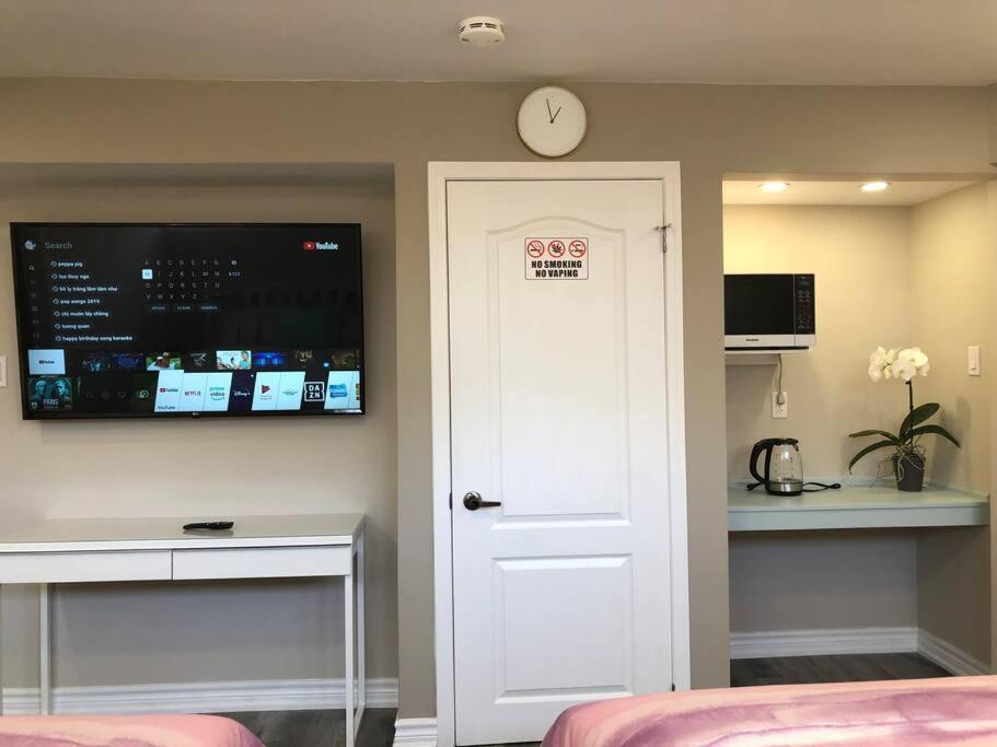 Entire Basement With 3 Bedrooms 나이아가라 폭포 외부 사진