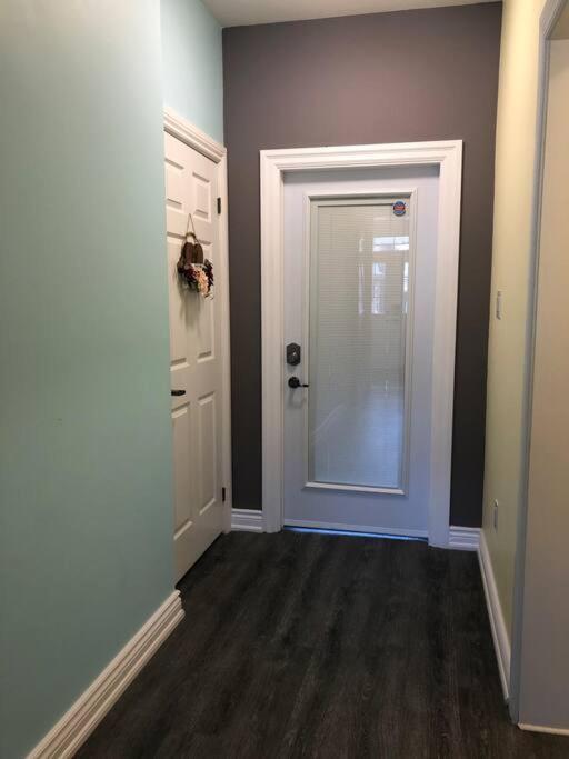 Entire Basement With 3 Bedrooms 나이아가라 폭포 외부 사진