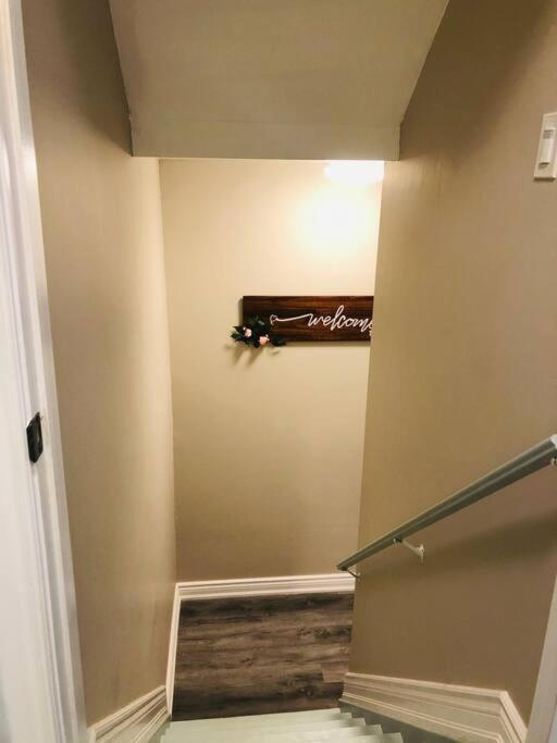 Entire Basement With 3 Bedrooms 나이아가라 폭포 외부 사진