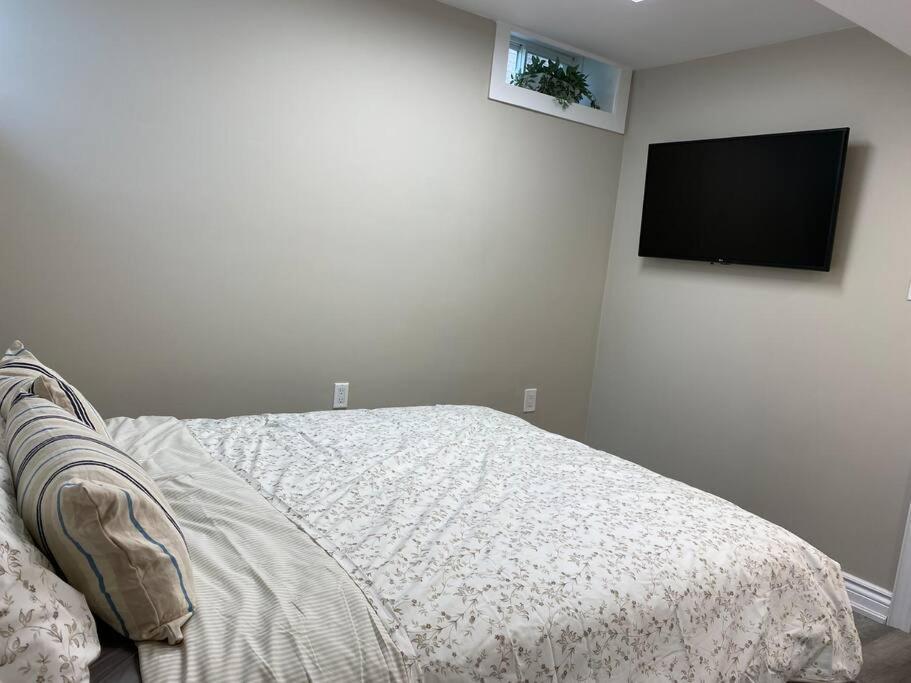 Entire Basement With 3 Bedrooms 나이아가라 폭포 외부 사진