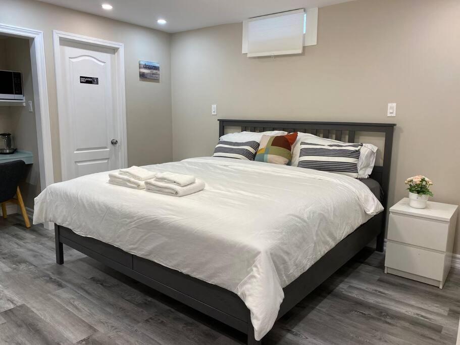 Entire Basement With 3 Bedrooms 나이아가라 폭포 외부 사진