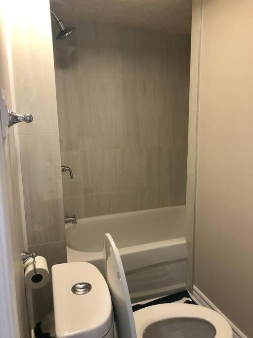 Entire Basement With 3 Bedrooms 나이아가라 폭포 외부 사진