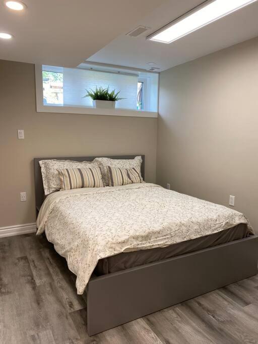 Entire Basement With 3 Bedrooms 나이아가라 폭포 외부 사진